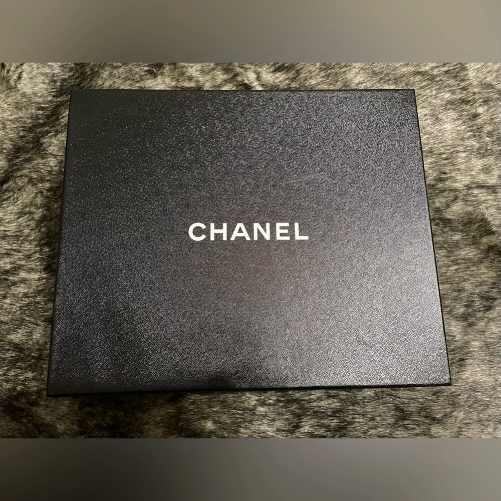 Authentic CHANEL Black Patent Gold Chain Loafer. Size 37 - Picture 13 of 14